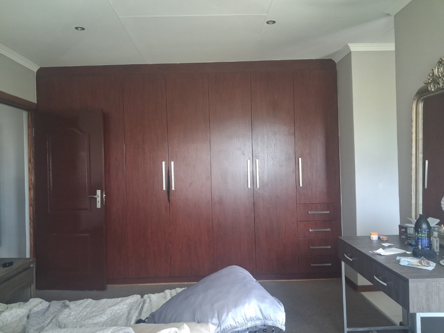 To Let 3 Bedroom Property for Rent in Hillside Free State